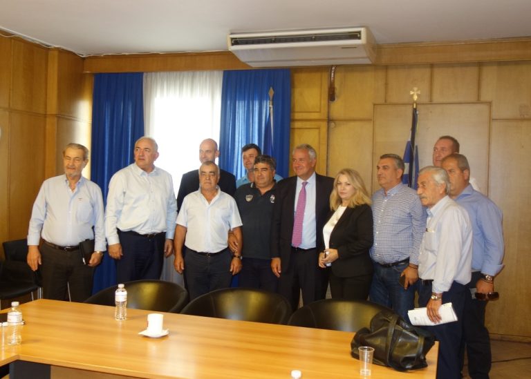 Συνάντηση του Υπουργού Αγροτικής Ανάπτυξης  Μ. Βορίδη με παραγωγούς  καπνών και ακτινιδίων της Πιερίας:  «Αντιμετωπίζουμε τον καπνό όπως όλα τα γεωργικά προϊόντα»