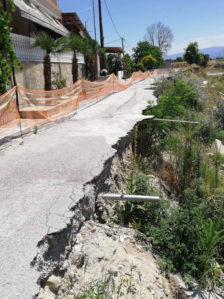 Τη λήψη μέτρων για την προστασία των κατοίκων και των σπιτιών τους στην περιοχή του Πέλεκα ζητά με ερώτησή της η βουλεύτρια ΣΥΡΙΖΑ Πιερίας Ε. Σκούφα