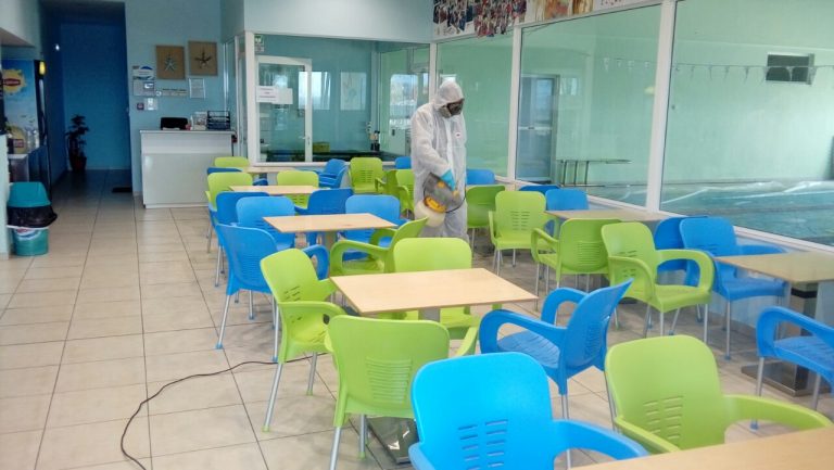 Με εντατικούς ρυθμούς πραγματοποιούνται απολυμάνσεις επιχειρήσεων  με δαπάνη του Επιμελητηρίου Πιερίας