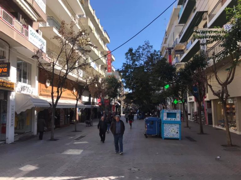 Κλείνουν: καφετέριες, μπαρ, ταβέρνες, εμπορικά κέντρα,αθλητικές εγκαταστάσεις -πλην των ανοιχτών χώρων ατομικής άσκησης- και τα κέντρα αισθητικής. Ανοιχτά:φούρνοι, ζαχαροπλαστεία,σούπερ μάρκετ -καταστήματα τροφίμων, delivery, φαρμακεία, ιδιωτικές επιχειρήσεις υγείας.