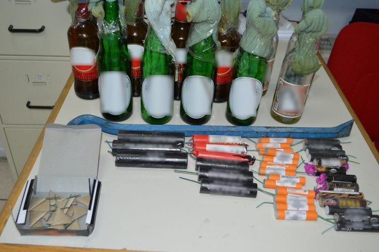 Πιερία: Διώξεις σε βάρος 11 ατόμων που σχεδίαζαν να μπουν σε Ι. Ναό -είχαν κρύψει στον περιβάλλοντα χώρο 11 αυτοσχέδιες βόμβες μολότοφ, κροτίδες και λοστό