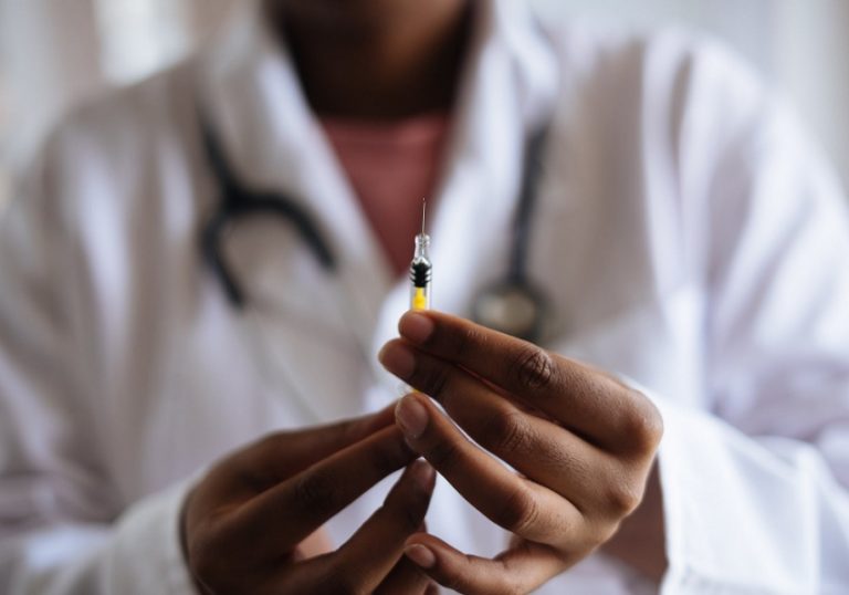 Γερμανία: Εγκρίθηκε η έναρξη κλινικών δοκιμών για εμβόλιο