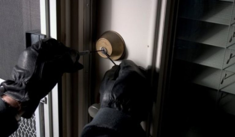 Πιερία- Δικογραφία σε βάρος άνδρα που μπήκε σε 3 σπίτια σε μια μέρα και πήρε 175 ευρώ συνολικά