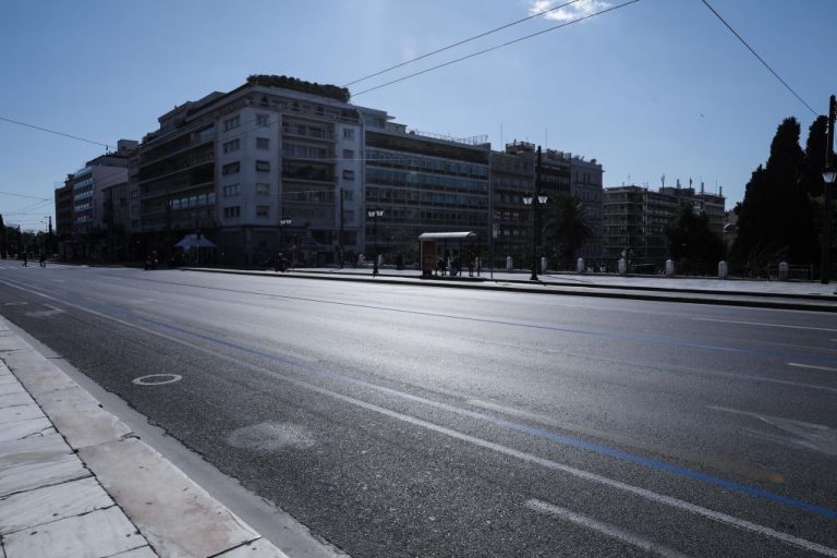 Αυστηρή σύσταση για περιορισμένη κυκλοφορία από τις 12 το βράδυ σε ανοιχτούς δημόσιους χώρους