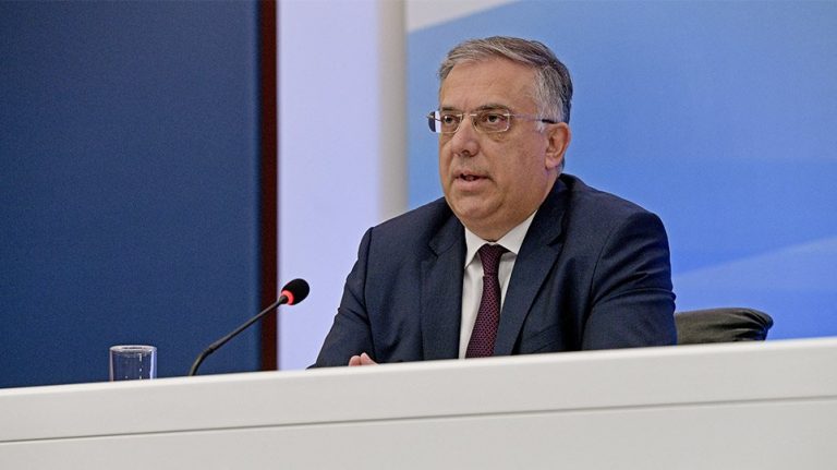Με τρία ωράρια οι εργαζόμενοι στο Δημόσιο - Τι ισχύει για γονείς με παιδιά στο Γυμνάσιο
