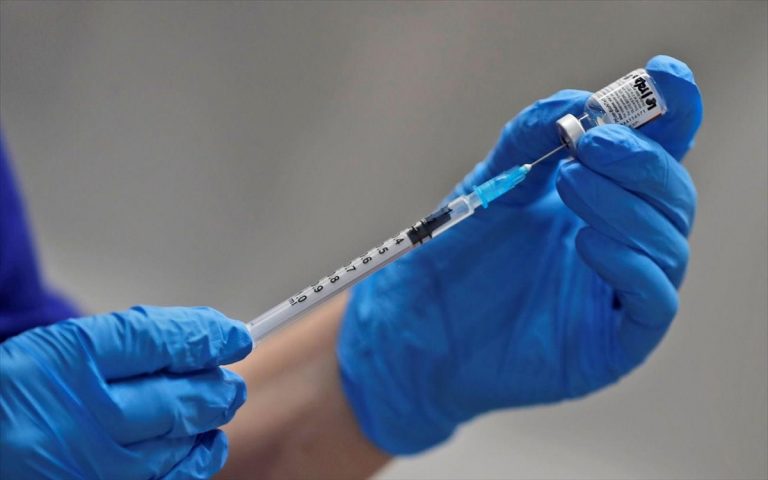 Διευκρινίσεις από την Επιτροπή Εμβολιασμών: Μετά από πόσες μέρες μπορούν να εμβολιαστούν όσοι νόσησαν από covid