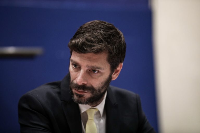 Νικόλας Γιατρομανωλάκης, ο πρώτος ανοικτά ομοφυλόφιλος σε κυβερνητικό σχήμα στην Ελλάδα