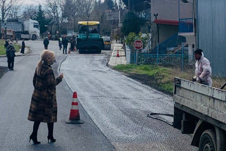 Αυτοψία  της Αντιπεριφερειάρχη Πιερίας  σε εργασίες ασφαλτόστρωσης στην ορεινή Πιερία