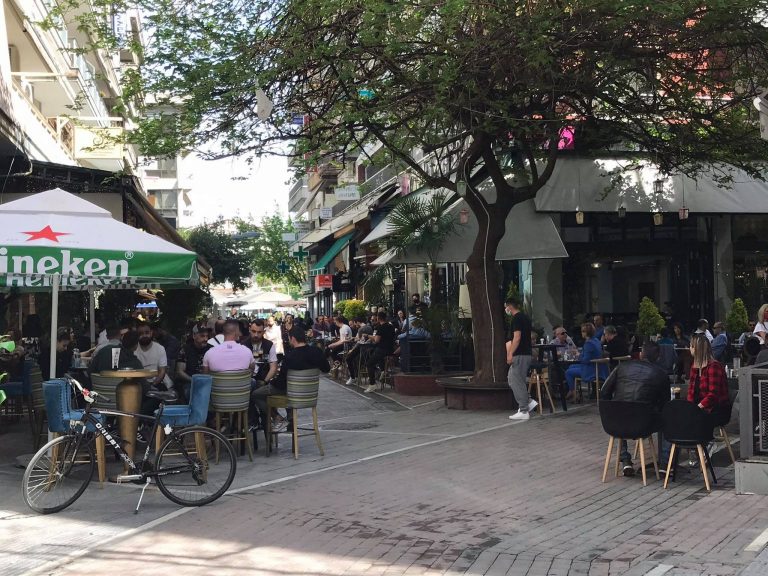 Τέλος από αύριο οι μάσκες σε εξωτερικούς χώρους –Τέλος από Δευτέρα και η  απαγόρευση κυκλοφορίας, τέλος τα self test για τους πλήρως εμβολιασμένους