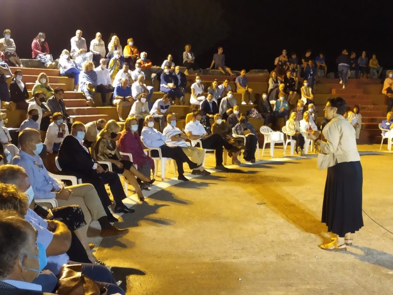 Ομιλία της καθηγήτριας Μαρίας Ευθυμίου αφιερωμένη στην Ελληνική Επανάσταση του 1821 στο ανοιχτό θέατρο του πάρκου Λιτοχώρου