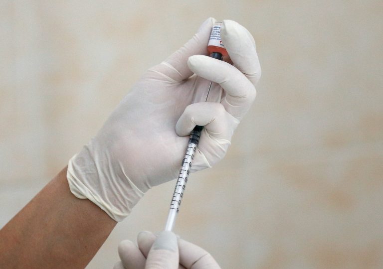 Ξεκινά ο  αντιγριπικός εμβολιασμός - Από την Παρασκευή, 1η Οκτωβρίου  η συνανταγογράφηση - Έχει γίνει η παραλαβή 1,7 εκατομμυρίων δόσεων