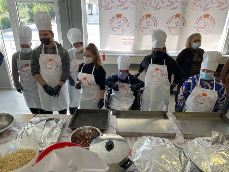 Μέριμνα Παιδιού: Οι Chef μαγείρεψαν για το γηροκομείο Κατερίνης