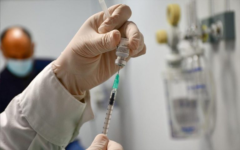 Σε ισχύ το πρόστιμο για ανεμβολίαστους άνω των 60 ετών - Ποιοι εξαιρούνται