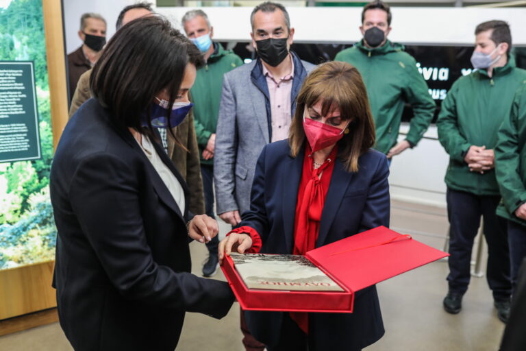 Επίσκεψη της Προέδρου της Δημοκρατίας στο Κέντρο Ενημέρωσης Εθνικού Πάρκου Ολύμπου
