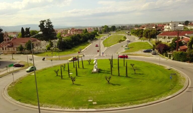 Εξωραΐζεται ο κυκλικός κόμβος στο ύψος της Αγίας Αικατερίνης - Φυτοτεχνική διαμόρφωση και ενίσχυση του Πρασίνου