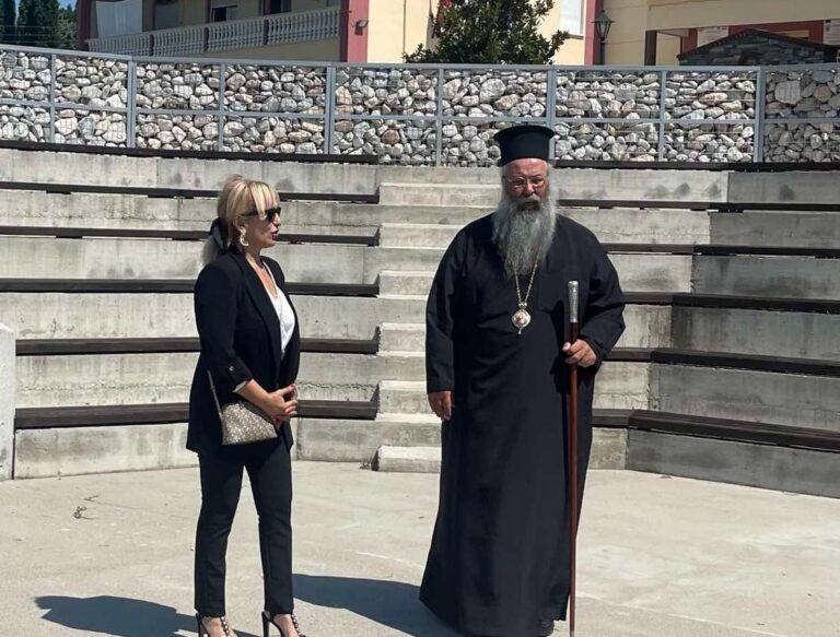 Π.Ε. Πιερίας: Υπογραφή σύμβασης για τον ηλεκτροφωτισμό κοινωφελών κτιρίων που ανήκουν στη Μητρόπολη