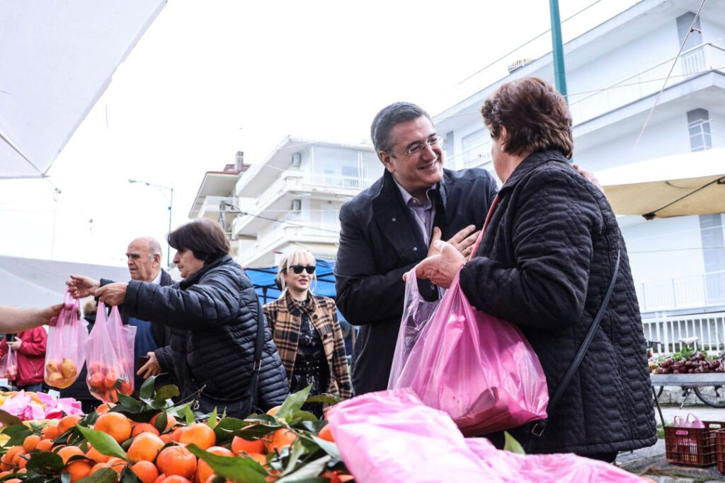 Πρεμιέρα σήμερα από τη λαϊκή αγορά Κατερίνης για τον “Πάγκο της Αλληλεγγύης” παρουσία του Απόστολου Τζιτζικώστα – Pieria Social
