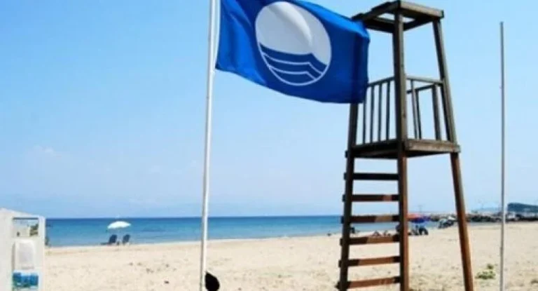 Γαλάζιες σημαίες: 2η παγκοσμίως η Ελλάδα, 13 ακτές στην Πιερία