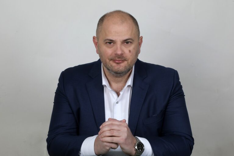 Γκούνας Αθανάσιος (Σάκης): Η νέα εθνική στρατηγική του ΣΥΡΙΖΑ-ΠΣ για τον τουρισμό απέναντι στο απαρχαιωμένο μοντέλο "ήλιος και θάλασσα"