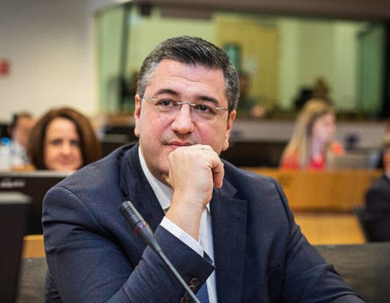 Δημοσκόπηση για την Κεντρική Μακεδονία: Παντοδυναμία του Απόστολου Τζιτζικώστα - Υποδομές υγείας, κυκλοφοριακό και  διαχείριση απορριμμάτων τα μεγαλύτερα προβλήματα για τους πολίτες