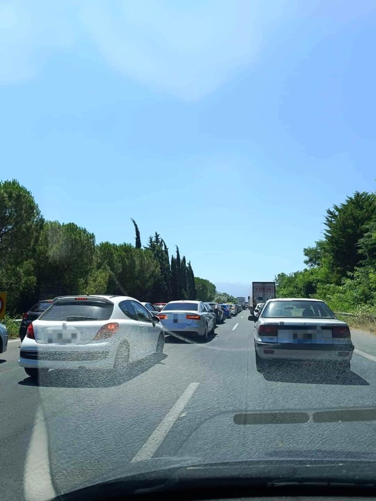 Η αντιδήμαρχος Τουρισμού Δ. Κατερίνης Μαρία Τερζίδου για τα έργα της Αυτοκινητόδρομος Αιγαίου και την ταλαιπωρία των οδηγών σήμερα, Κυριακή: Έχουμε γίνει γραφικοί κύριοι, να σας "παρακαλούμε" να ολοκληρώσετε έργα (που πάνε με ρυθμούς χελώνας... 20ετία θα κλείσουμε)