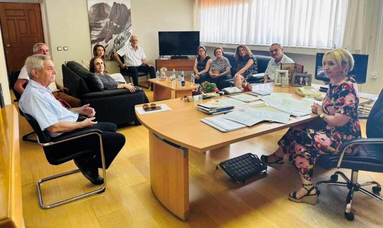 Συνάντηση της Αντιπεριφερειάρχη Πιερίας με εκπροσώπους των Σωματείων Καταφυγιωτών - Συζήτηση για το δρόμο από το Ελατοχώρι μέχρι το Καταφύγι