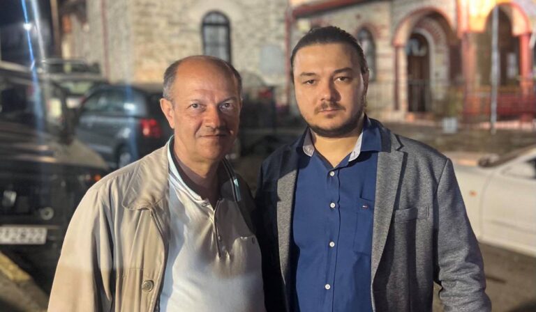 Ο Πρόεδρος του Συλλόγου Προσκυνητών Αγίου Όρους "Παναγία η Πορταΐτισσα" και υπ. δημοτικός σύμβουλος Κατερίνης Ηλίας Καραγκιοζίδης, στο πλευρό του υπ. δημοτικού συμβούλου Κυριάκου Σεμερτζίδη
