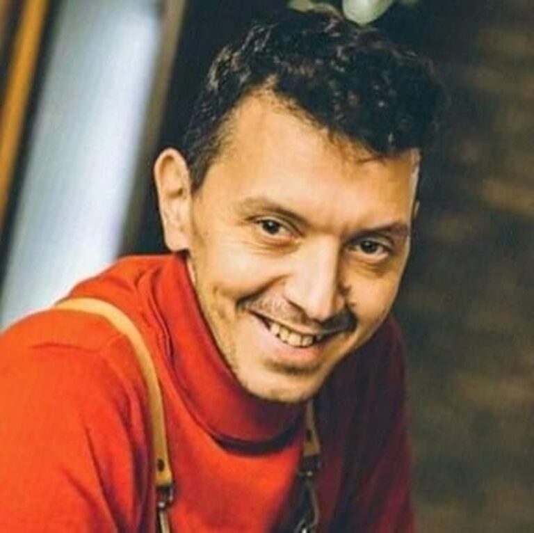 Ιστορίες από το Παραπέτασμα.. - Γράφει ο Ιωάννης Χατζημπεάκης