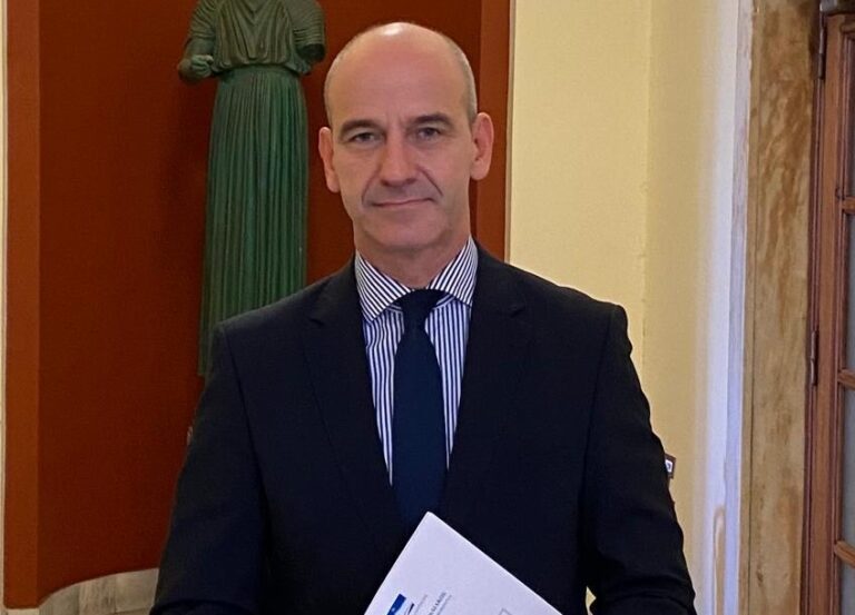 Στην Βουλή η τροπολογία για την παράταση της σύμβασης των εργαζομένων στις ΚΟΜΥ
