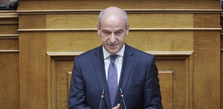 Φ. Μπαραλιάκος: "Είμαι από αυτούς που πιστεύουν στην παραδοσιακή οικογένεια" Θα καταψηφίσει το νομοσχέδιο για τα ομόφυλα ζευγάρια