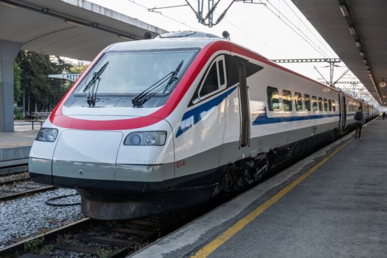 Έσβησε η φωτιά ανάμεσα σε Λιτόχωρο και Λάρισα - Αποκαταστάθηκαν τα δρομολόγια του τρένου