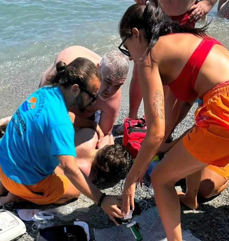 Πλαταμώνας Πιερίας: 15χρονος κόντεψε να πνιγεί - Σταμάτησε να αναπνέει και τον επανέφεραν οι ναυαγοσώστες
