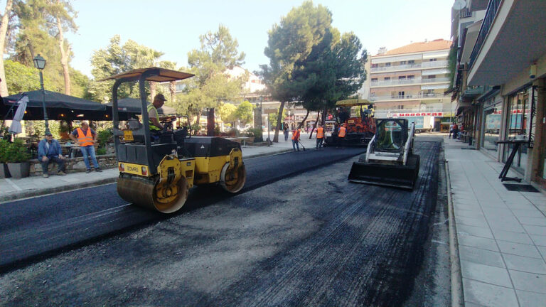 Εκτεταμένο πρόγραμμα αποκατάστασης του οδοστρώματος και ασφαλτόστρωσης σε όλη την πόλη από τη ΔΕΥΑΚ