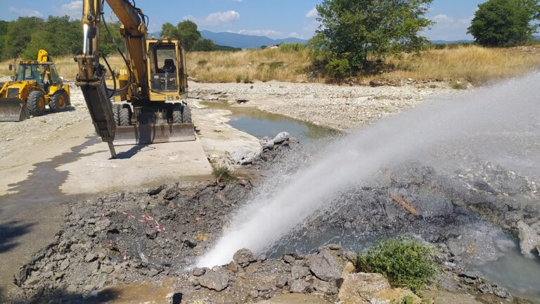 Σοβαρή βλάβη στον κεντρικό αγωγό ύδρευσης της Κατερίνης