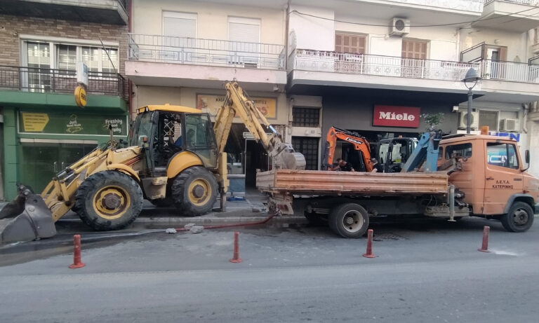 Συνεχίζονται οι εργασίες αποκατάστασης της βλάβης στον κεντρικό αγωγό ύδρευσης