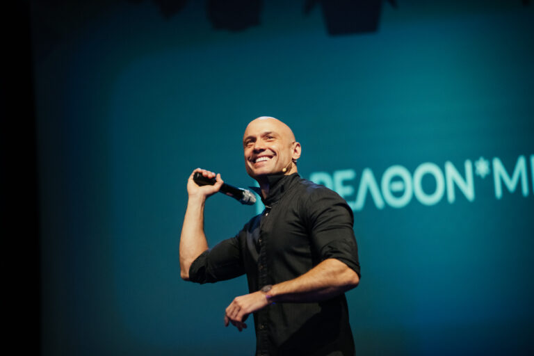 Stand Up Therapy με τον διακεκριμένο ψυχολόγο Μάνο Χατζημαλωνά σε Κατερίνη και Βέροια