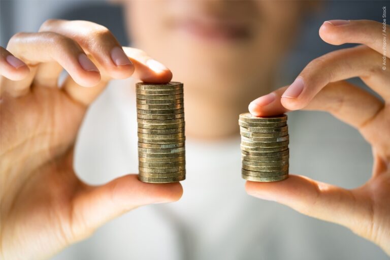 Σχέδιο δράσης κατά του έμφυλου μισθολογικού και συνταξιοδοτικού χάσματος ζητά το ΕΚ